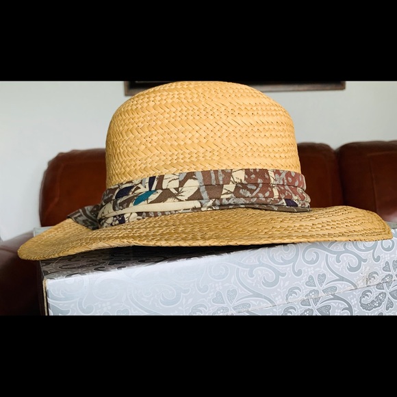 Liz Claiborne Hat - Picture 1 of 3